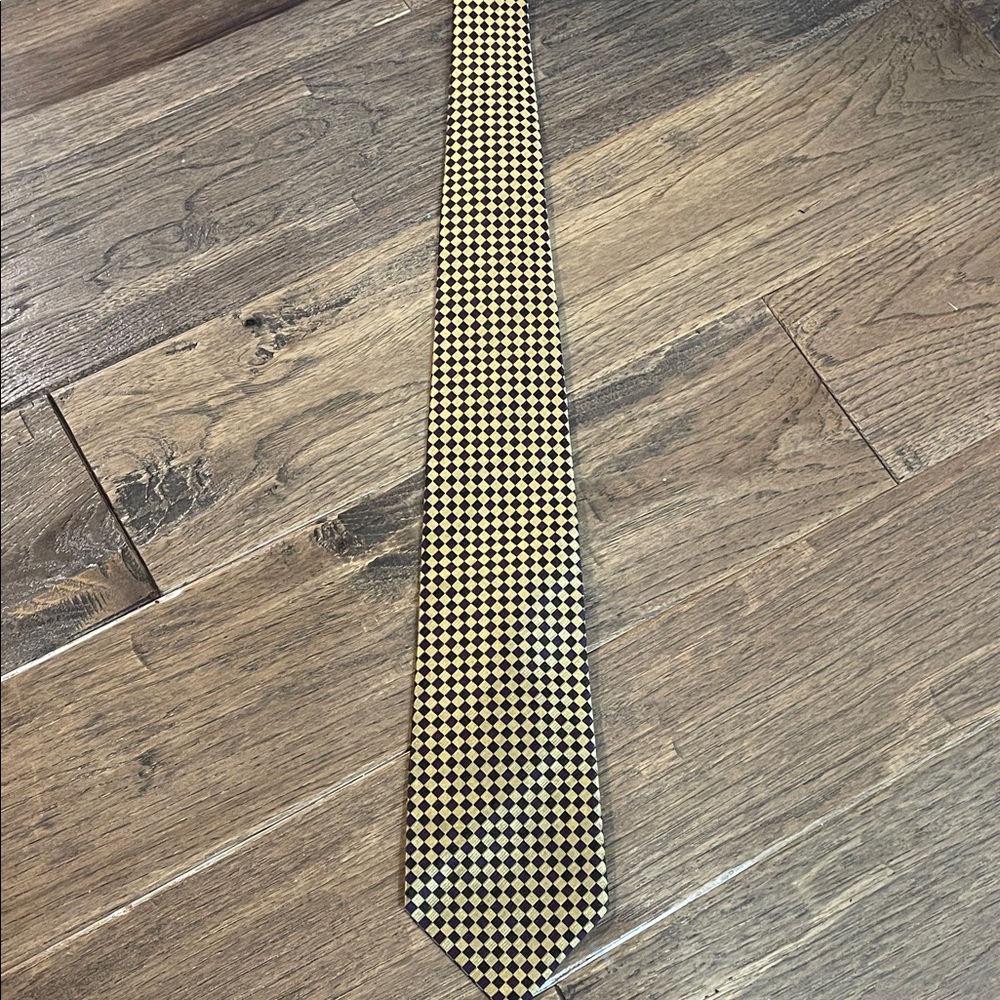 Elegant Checkered Black and Gold Men's Tie